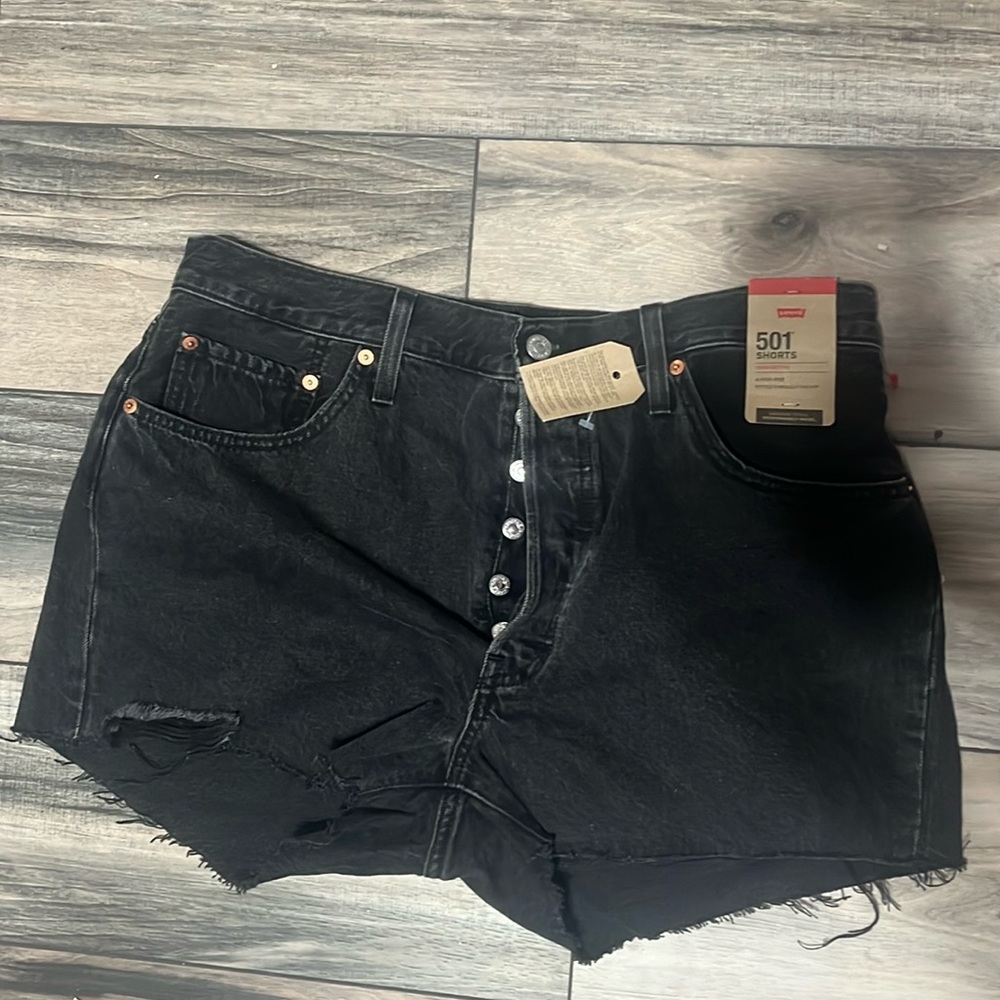 LEVI SHORTS W/ TAG